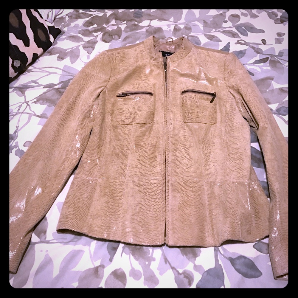 Alfani Women’s tan leather jacket. Zip up. Size M